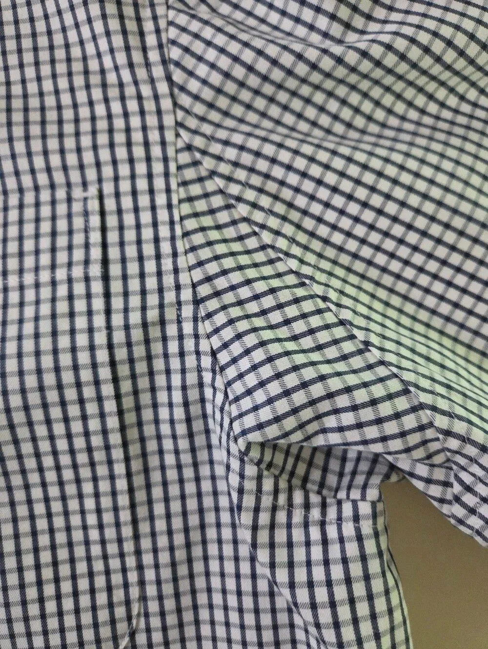 Duluth Trading Co. Men's Gray Check Wrinklefighter Relaxed Fit Long Sleeve Shirt